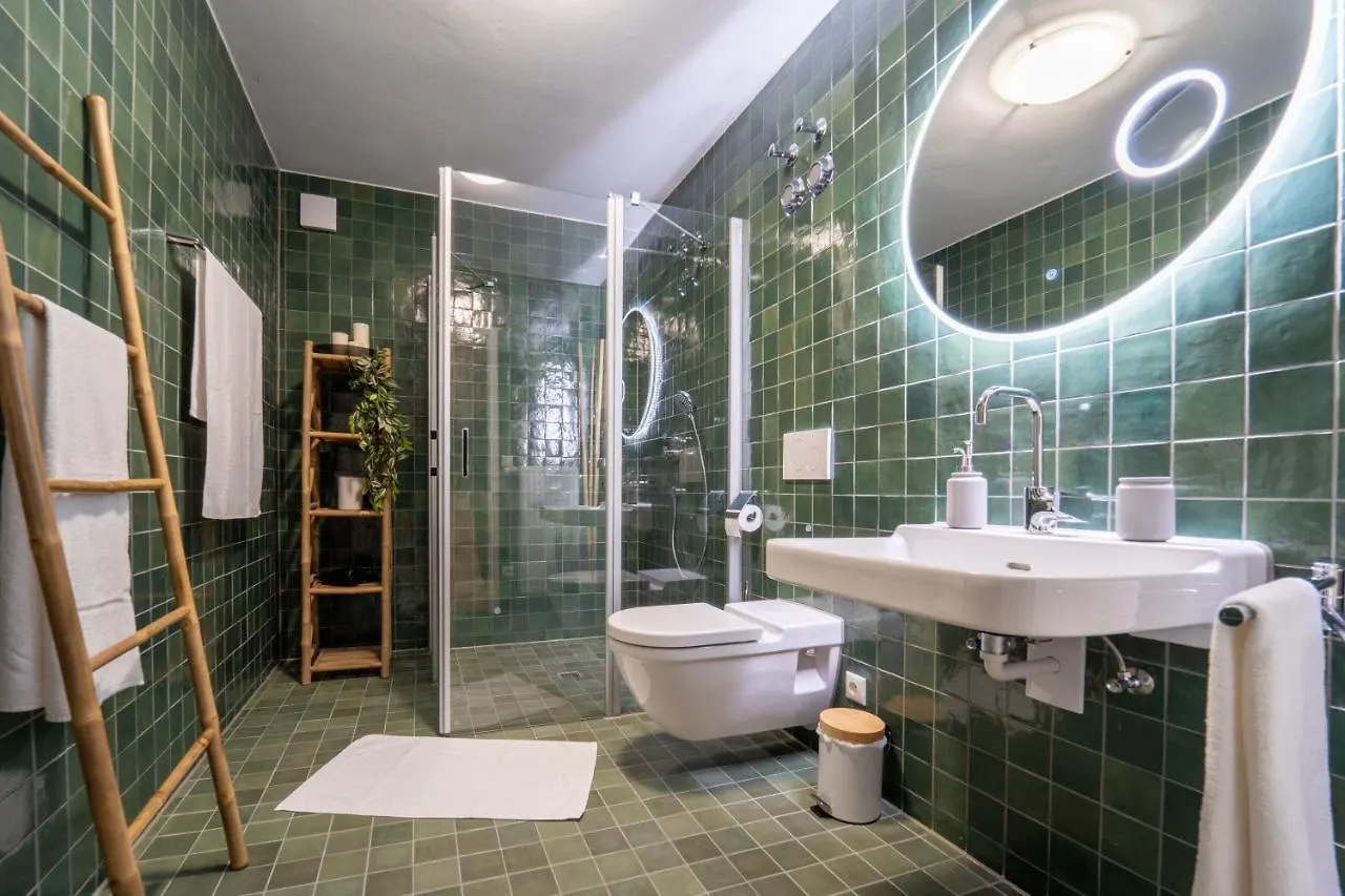 Dreamcation - Ehemalige Kirche & Souterrain Wohnung, 3D-Tour, Terrasse, Bbq, Kamin Kelheim Apartment
