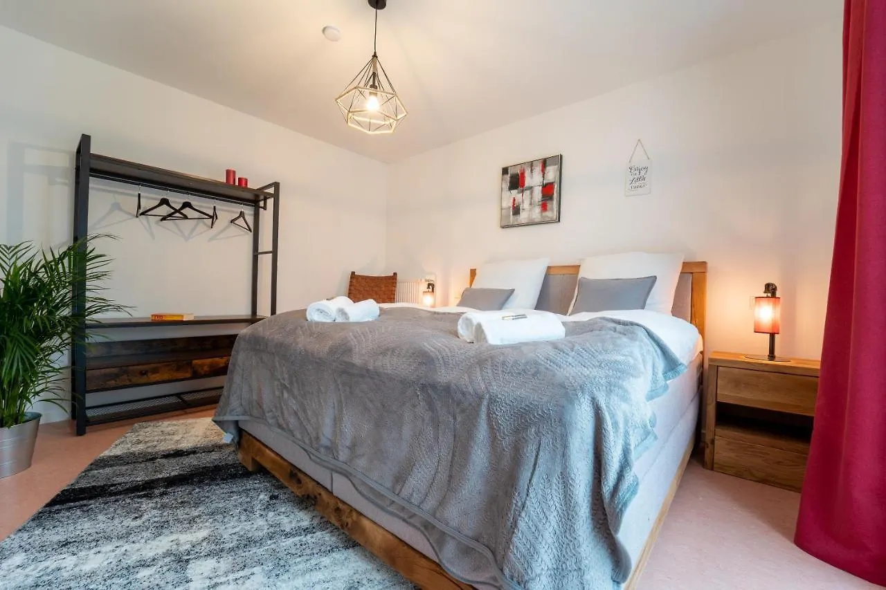 Dreamcation - Ehemalige Kirche & Souterrain Wohnung, 3D-Tour, Terrasse, Bbq, Kamin Kelheim Apartment