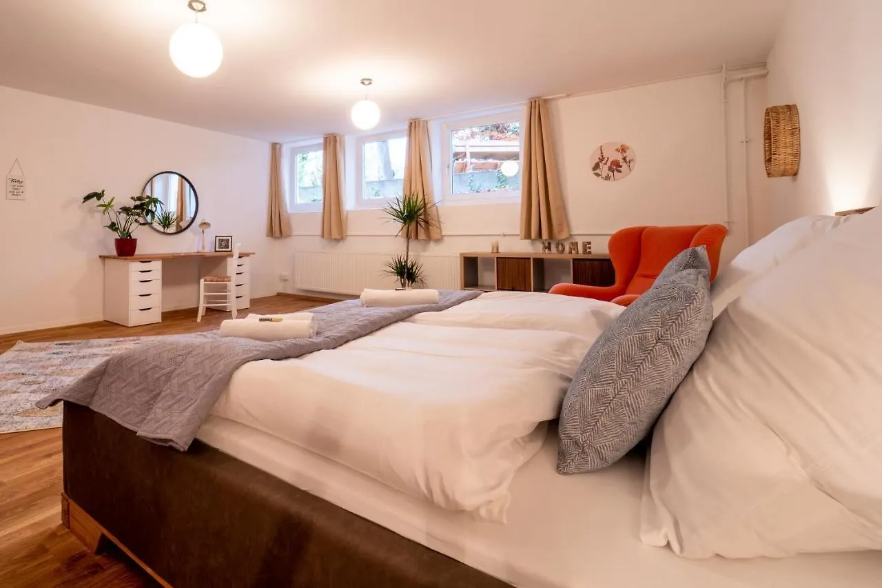 Apartment Dreamcation - Ehemalige Kirche & Souterrain Wohnung, 3D-Tour, Terrasse, Bbq, Kamin Kelheim