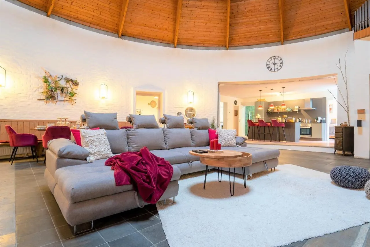Dreamcation - Ehemalige Kirche & Souterrain Wohnung, 3D-Tour, Terrasse, Bbq, Kamin Kelheim Apartment