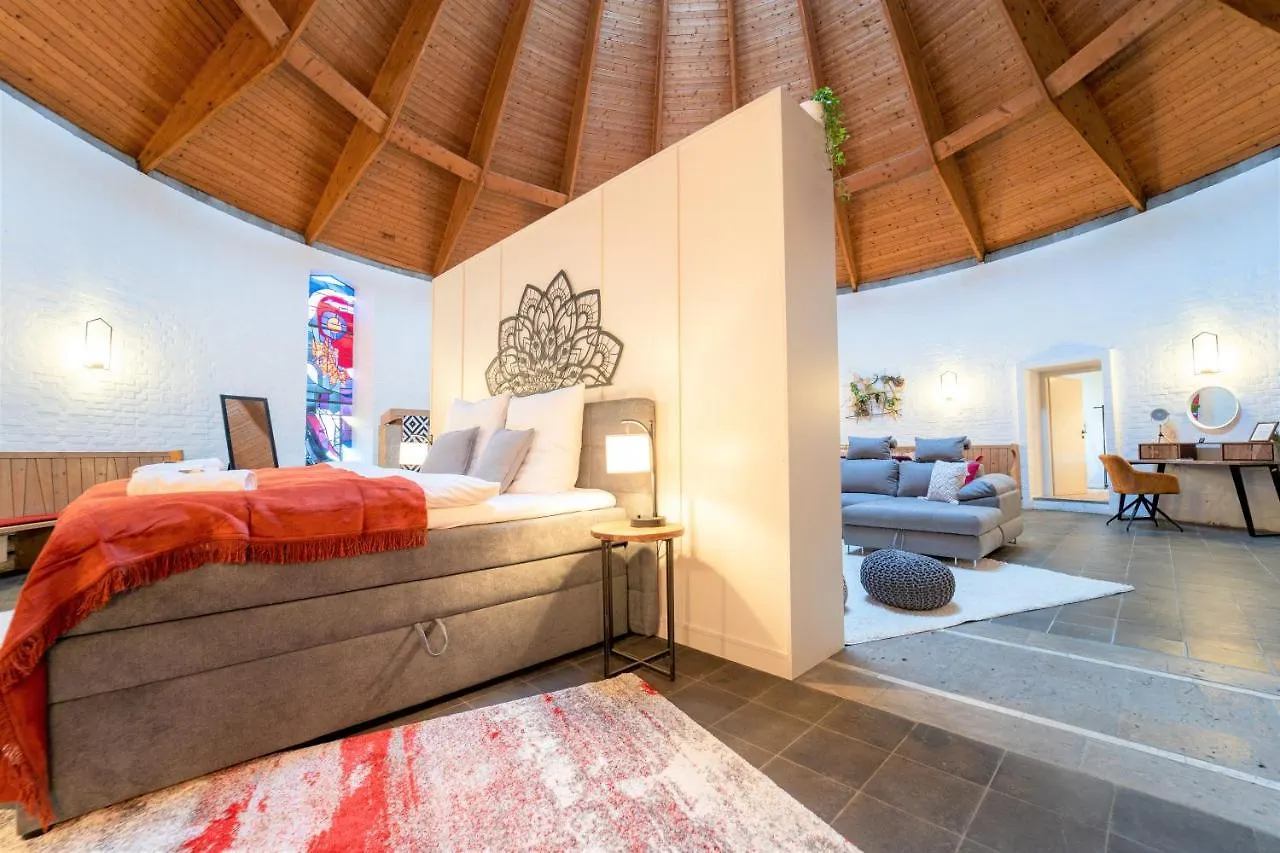 Dreamcation - Ehemalige Kirche & Souterrain Wohnung, 3D-Tour, Terrasse, Bbq, Kamin Kelheim